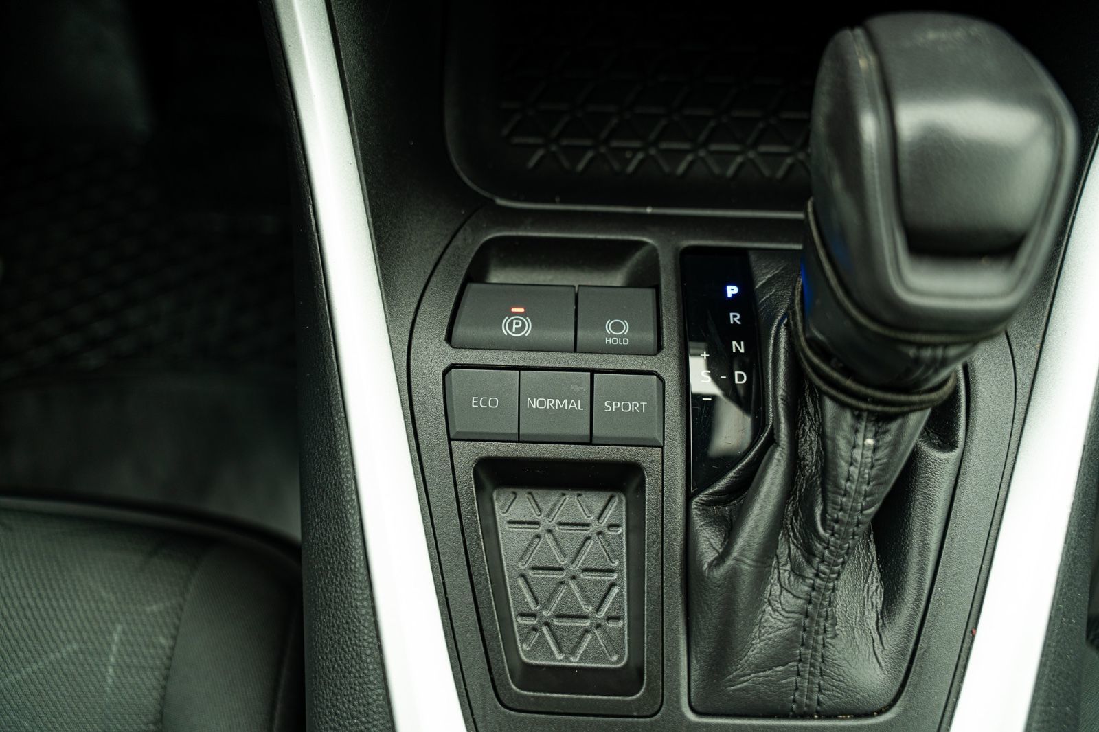 2021 Toyota RAV4 XLE-19