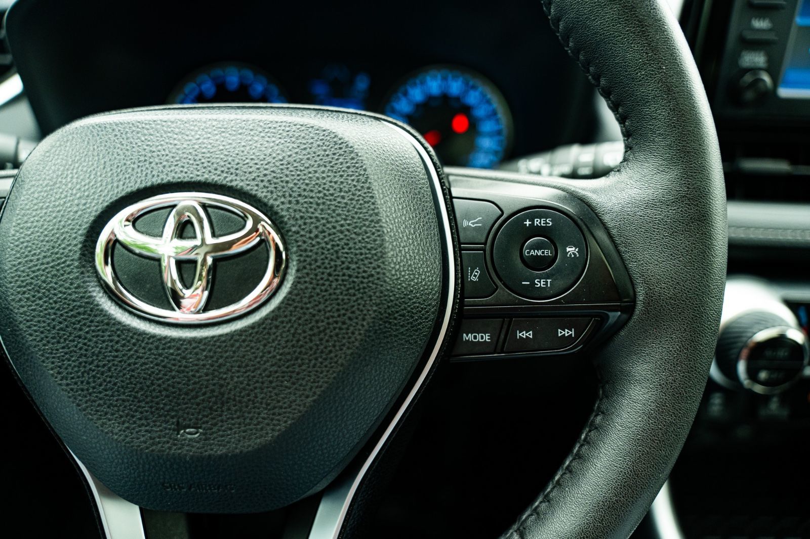 2021 Toyota RAV4 XLE-27