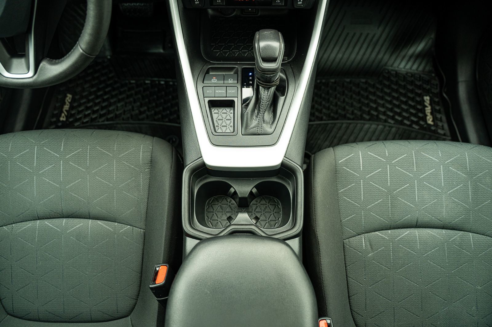 2021 Toyota RAV4 XLE-18