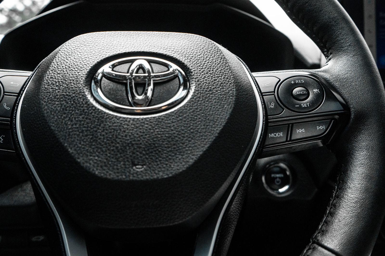 2024 Toyota RAV4 Hybrid SE UPGRADE AWD-12