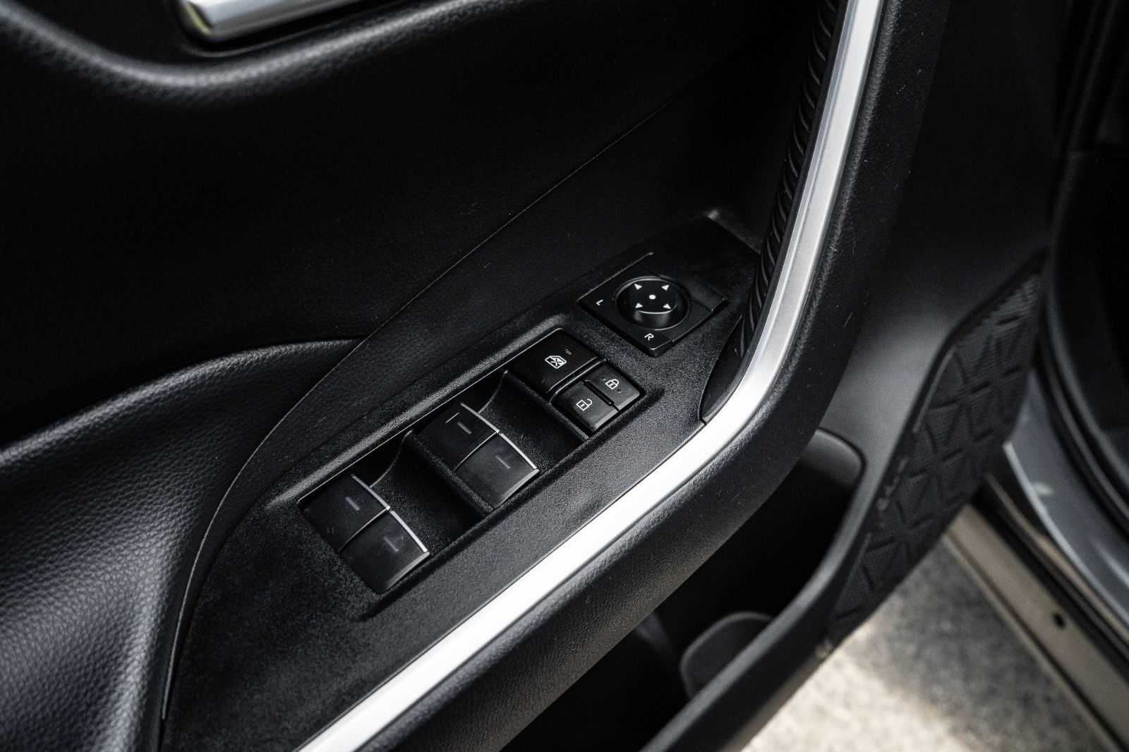 2024 Toyota RAV4 Hybrid SE UPGRADE AWD-25