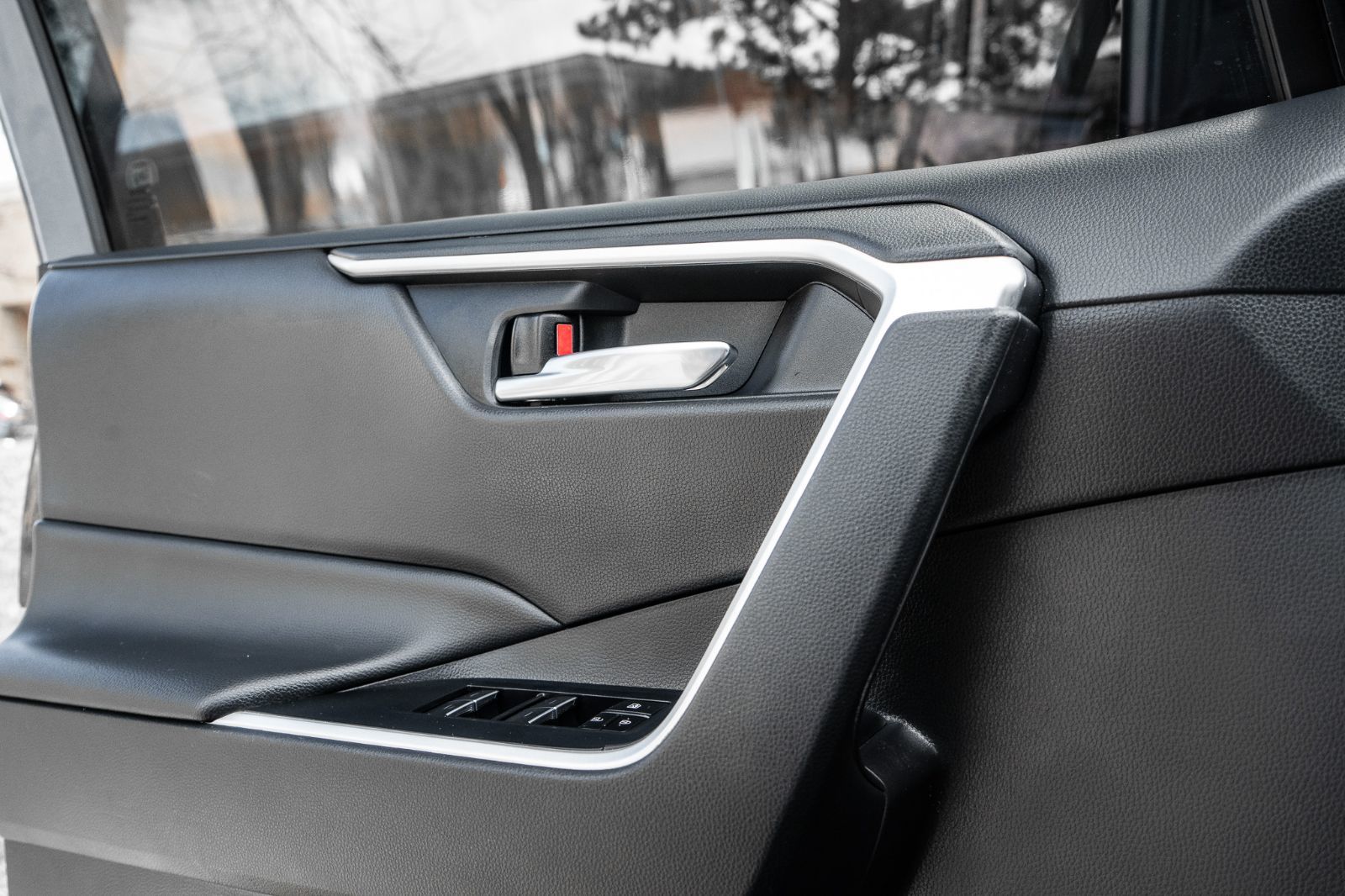 2024 Toyota RAV4 Hybrid SE UPGRADE AWD-24