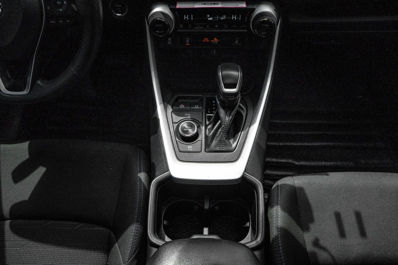2024 Toyota RAV4 Hybrid SE UPGRADE AWD-9