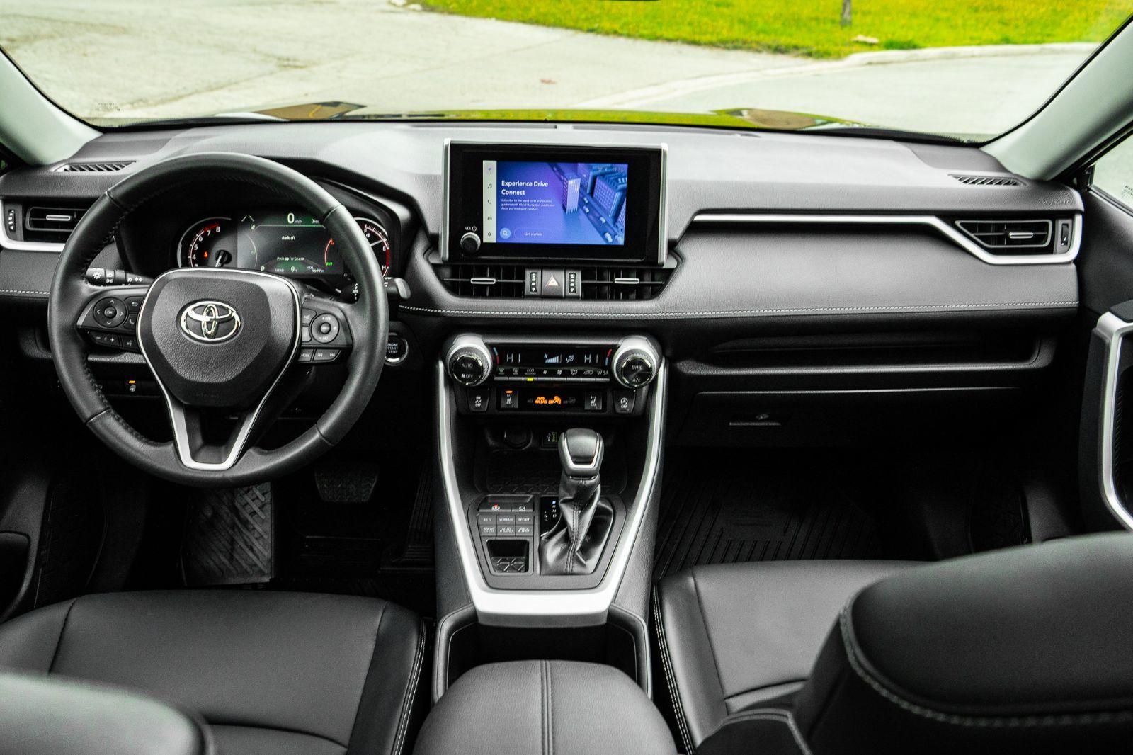 2025 Toyota RAV4 XLE PREMIUM-7