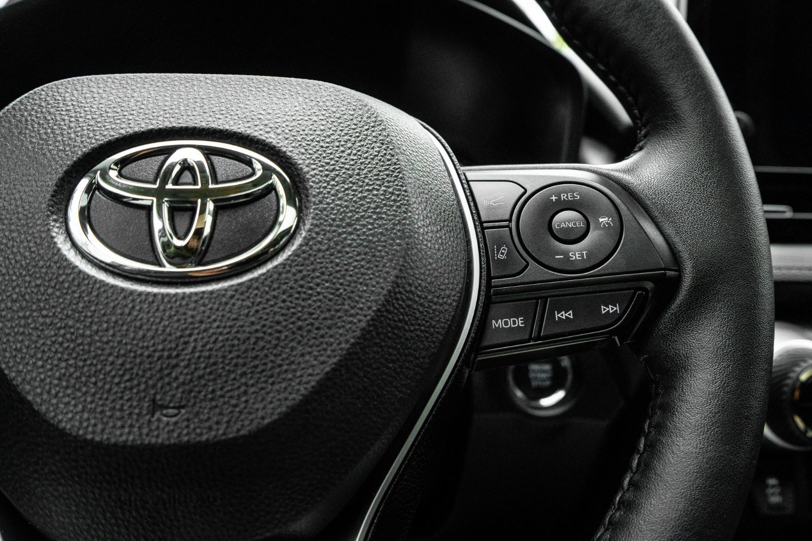 2025 Toyota RAV4 XLE PREMIUM-12