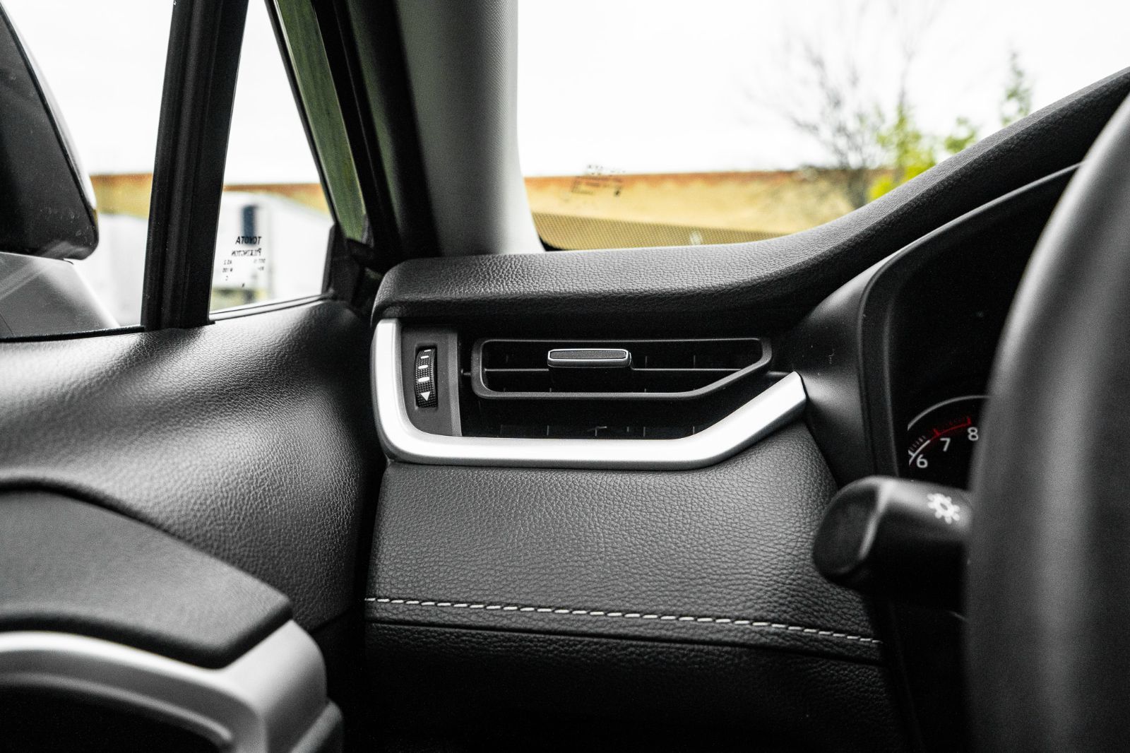 2025 Toyota RAV4 XLE PREMIUM-19
