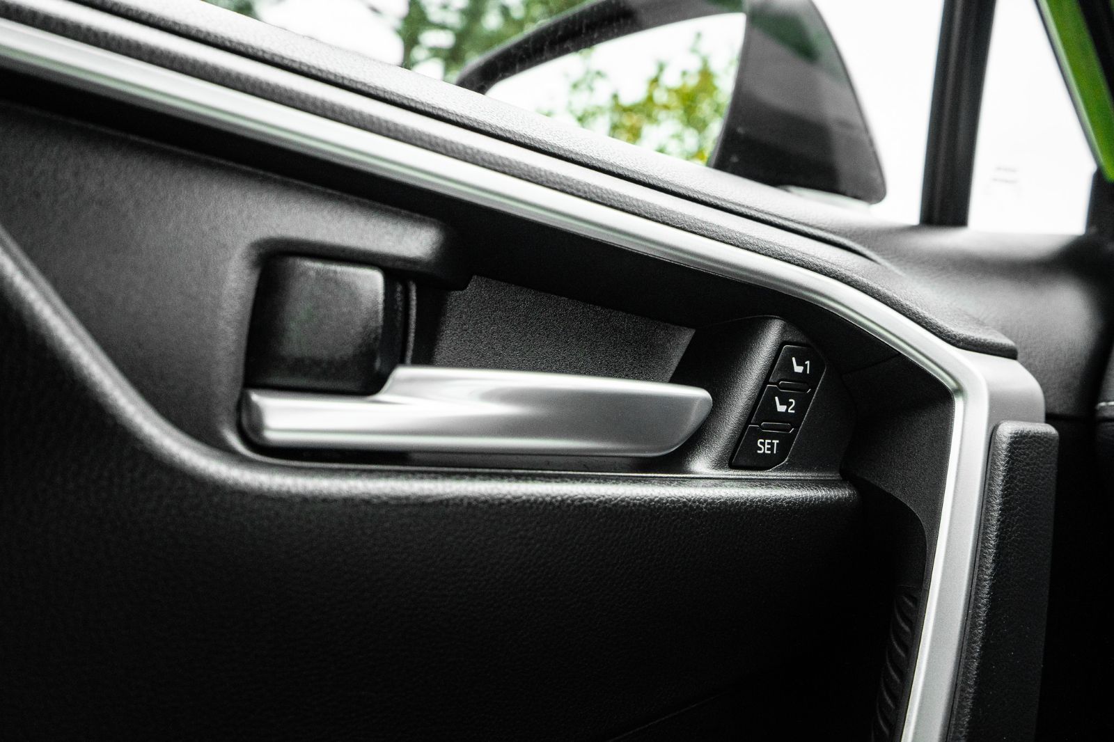 2025 Toyota RAV4 XLE PREMIUM-20