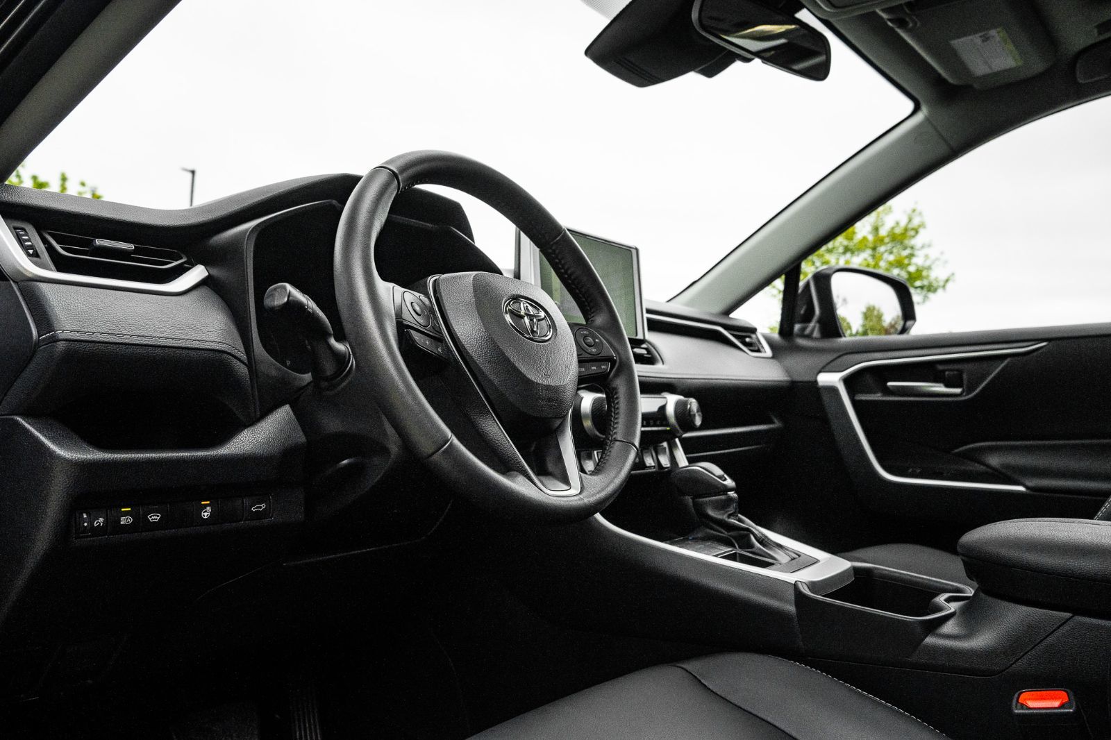 2025 Toyota RAV4 XLE PREMIUM-23