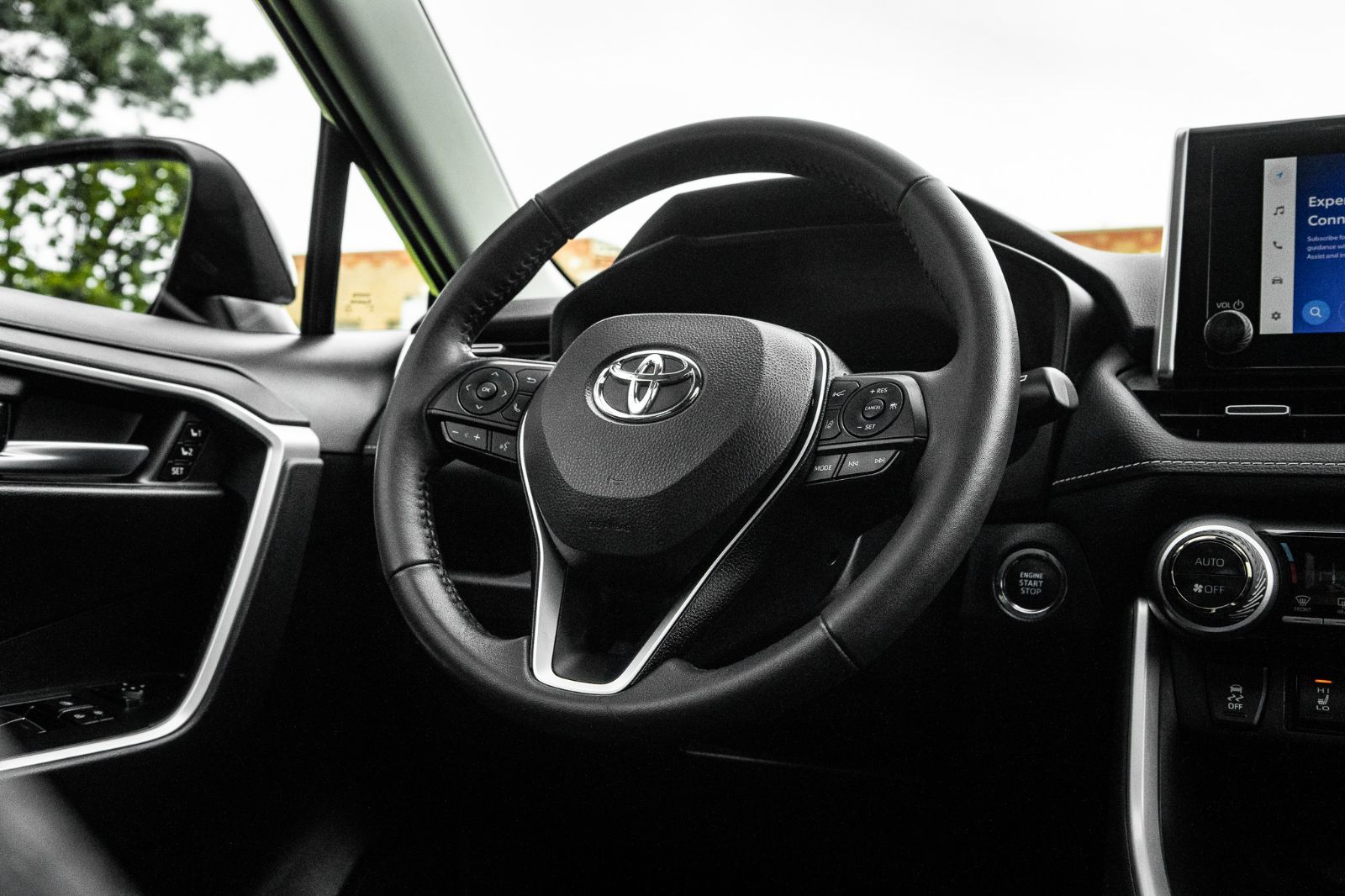 2025 Toyota RAV4 XLE PREMIUM-10