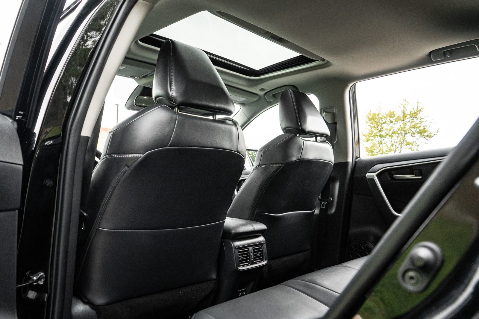2025 Toyota RAV4 XLE PREMIUM-26