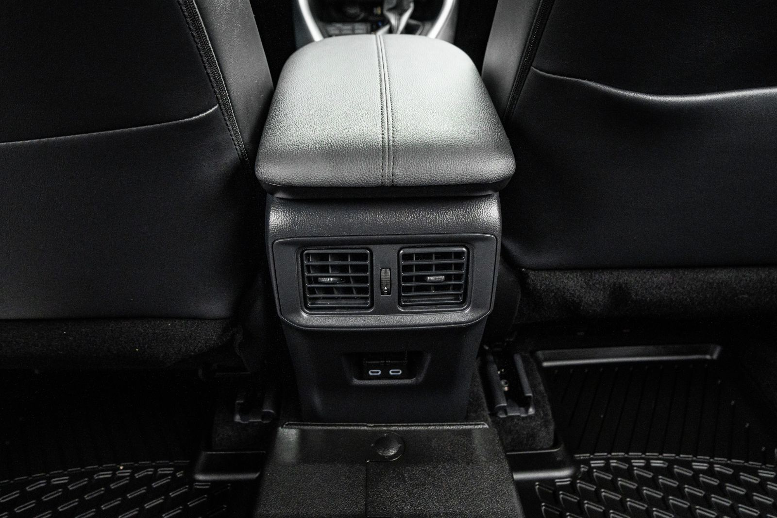 2025 Toyota RAV4 XLE PREMIUM-28