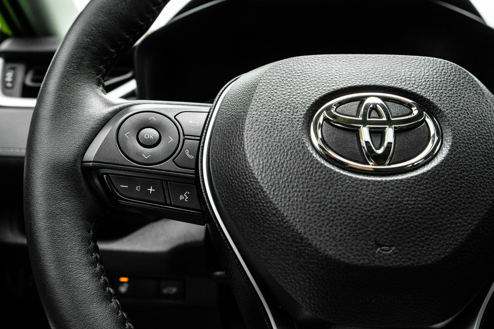 2025 Toyota RAV4 XLE PREMIUM-11