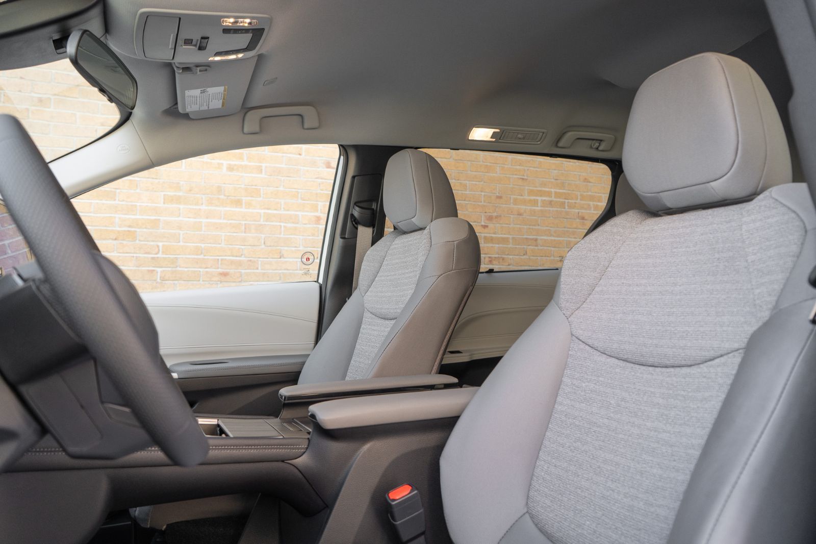 2025 Toyota Sienna LE-21