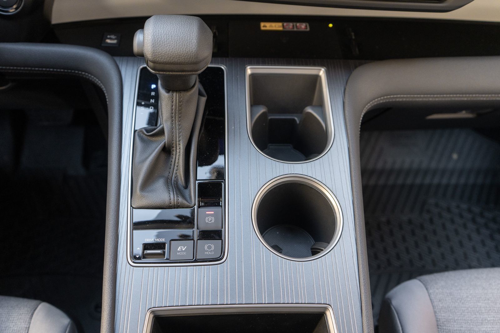 2025 Toyota Sienna LE-14