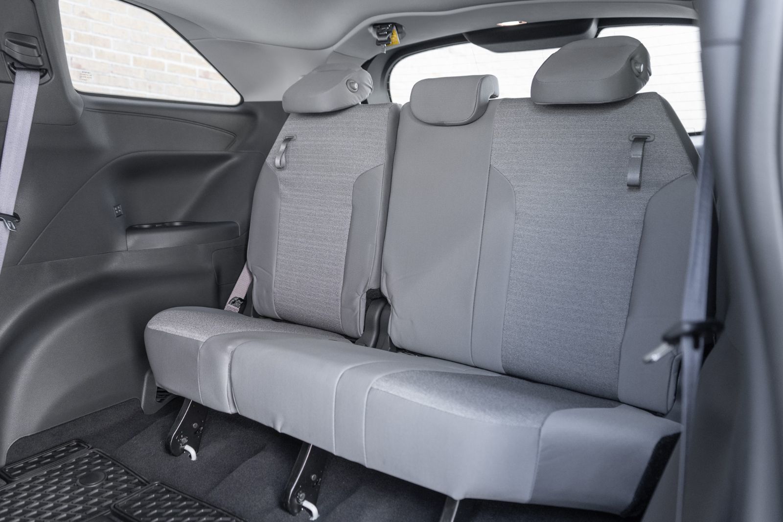 2025 Toyota Sienna LE-26