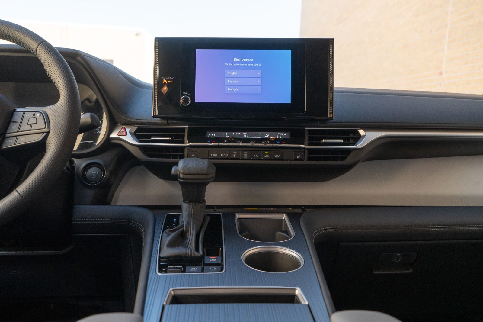 2025 Toyota Sienna LE-7