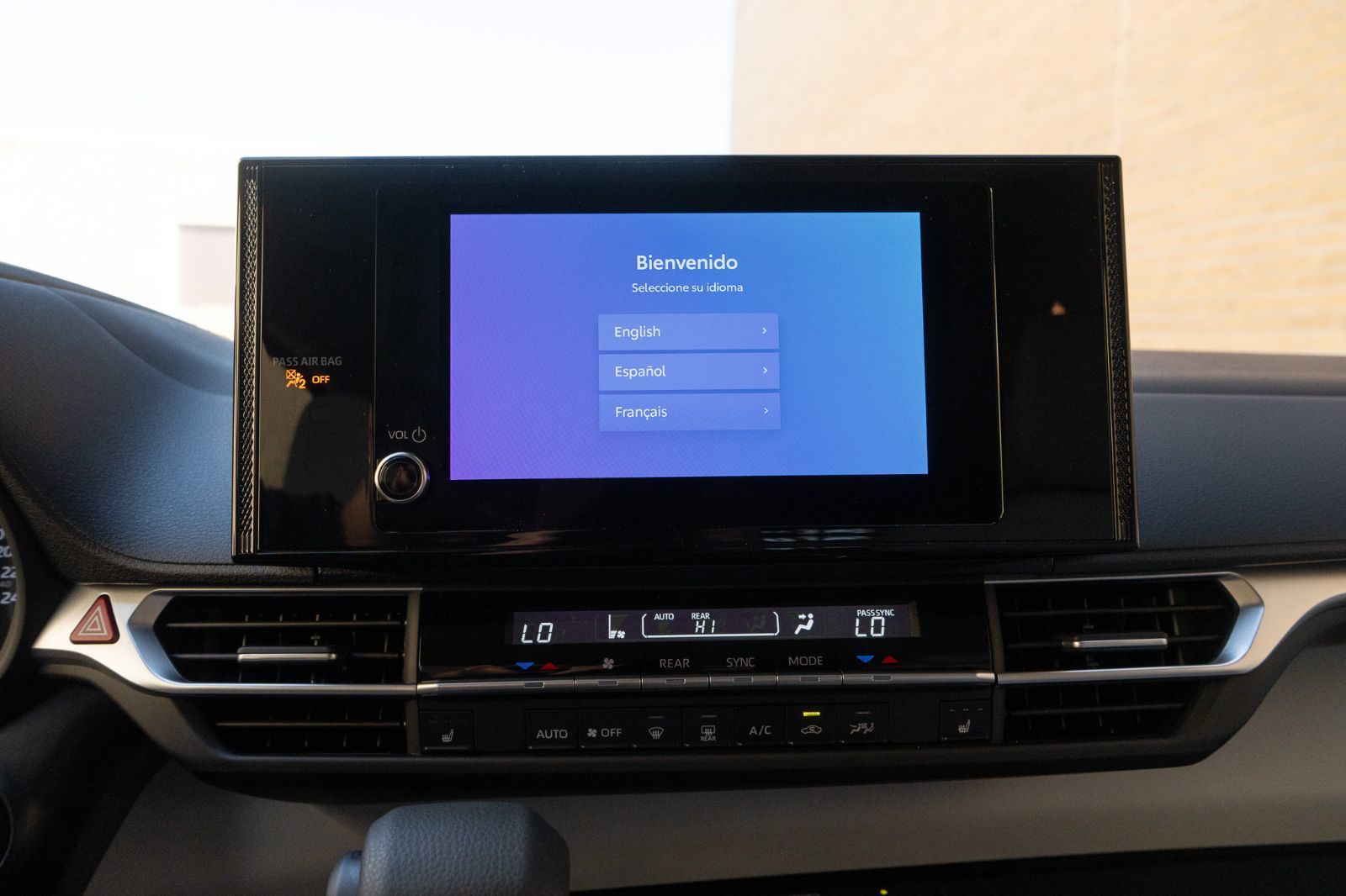 2025 Toyota Sienna LE-12