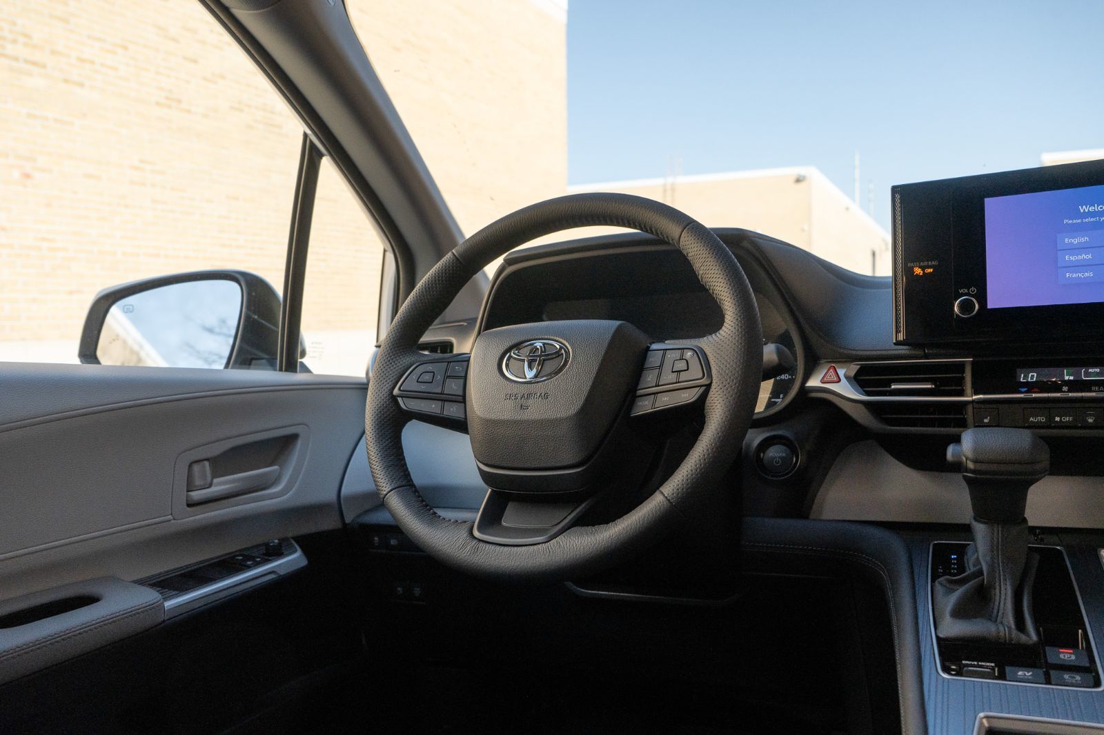 2025 Toyota Sienna LE-9