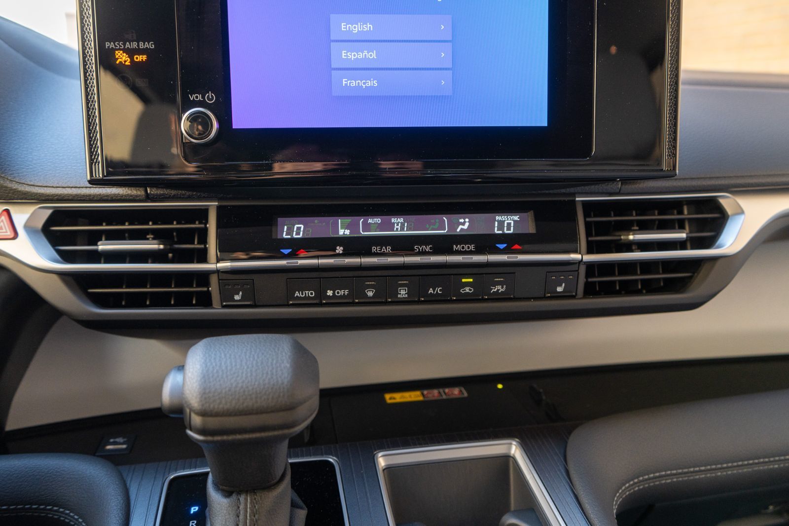 2025 Toyota Sienna LE-13