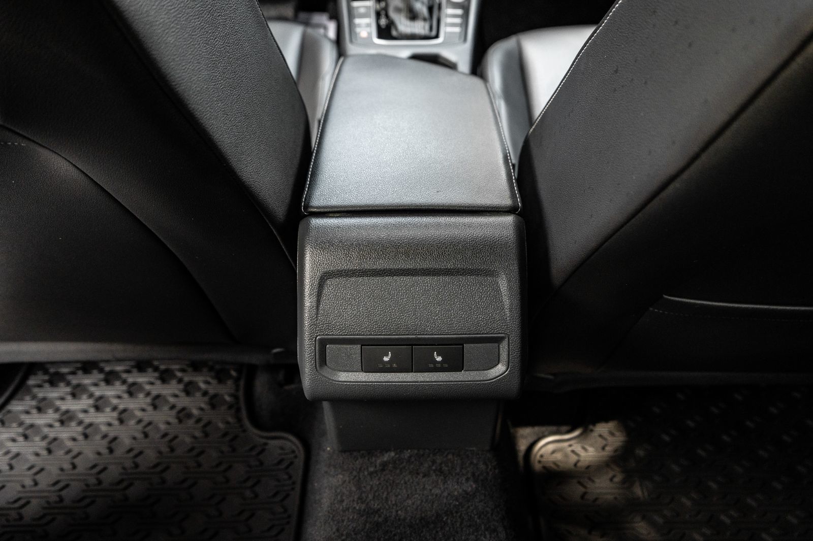 2020 Volkswagen Jetta Highline R-LINE-25