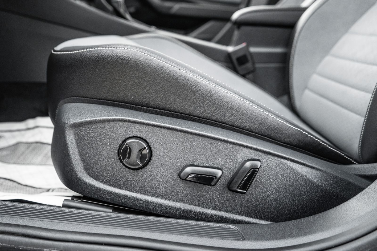 2025 Volkswagen Jetta Comfortline with Sport package-28