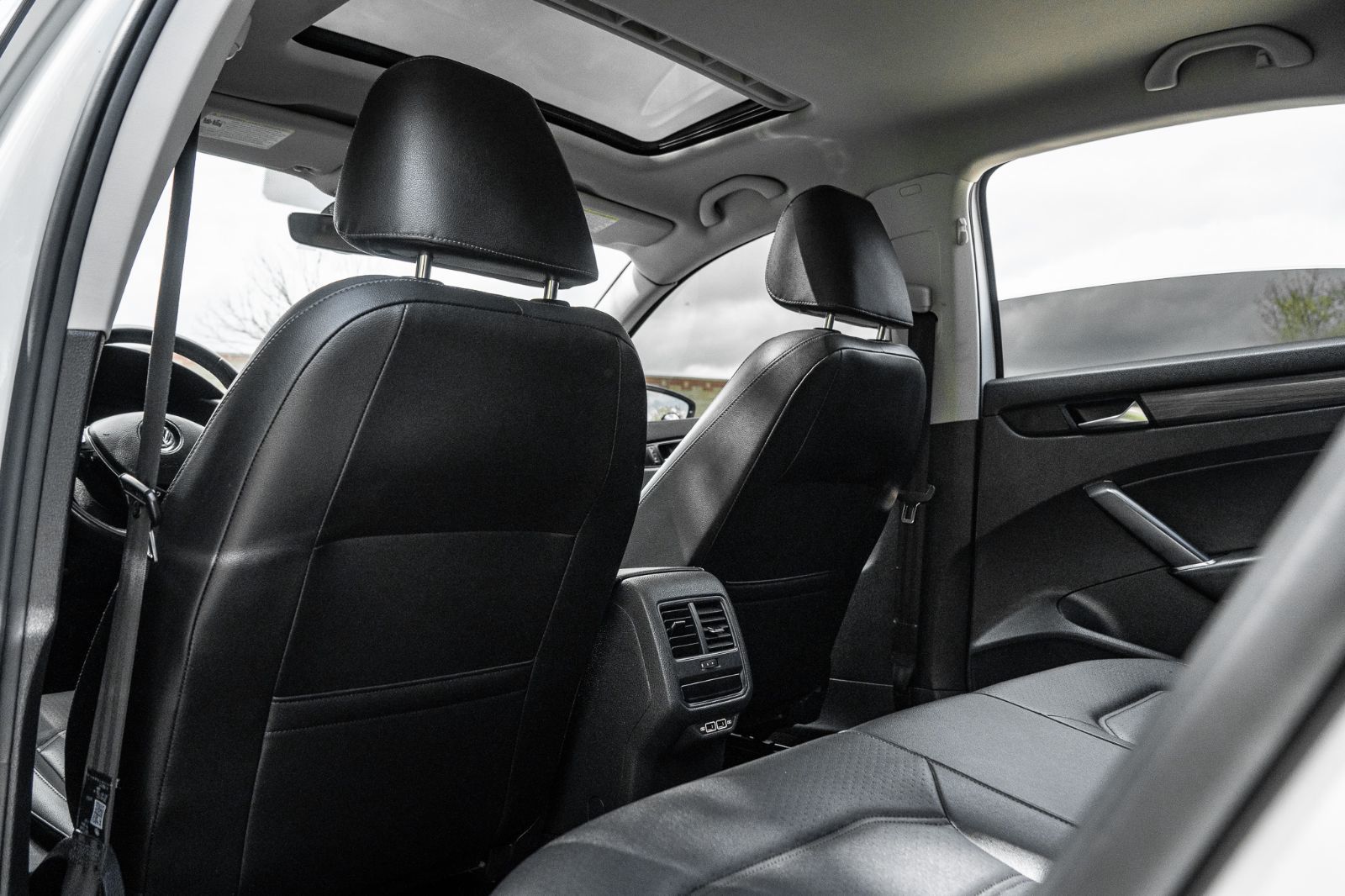 2021 Volkswagen Passat Highline-24