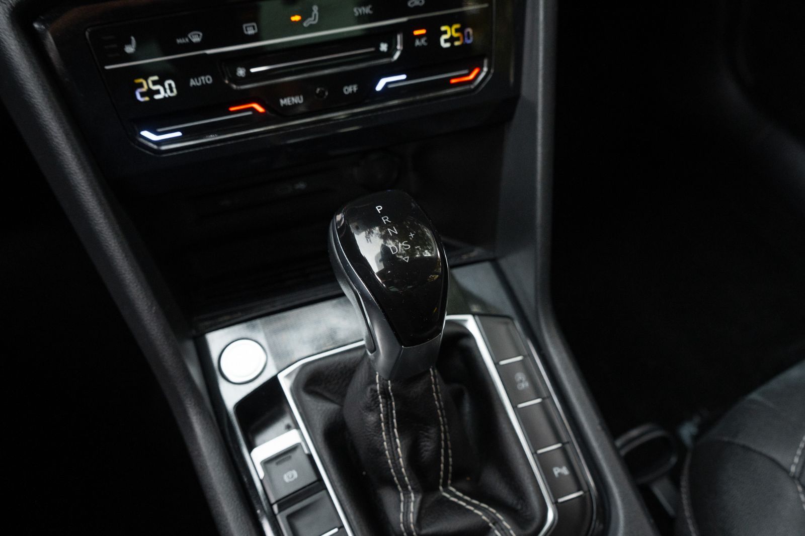 2025 Volkswagen Taos Comfortline Black Edition-16