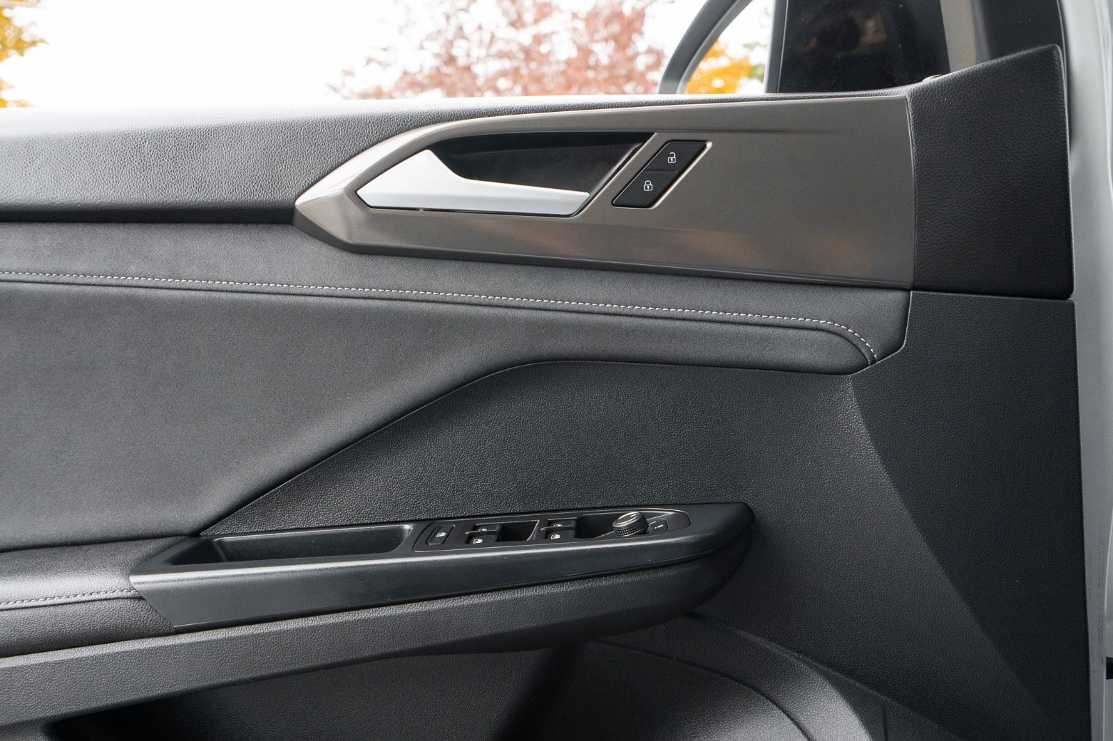 2025 Volkswagen Taos Comfortline Black Edition-24