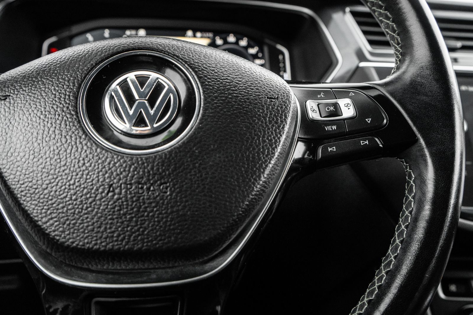 2020 Volkswagen Tiguan SEL PREMIUM R-LINE-12