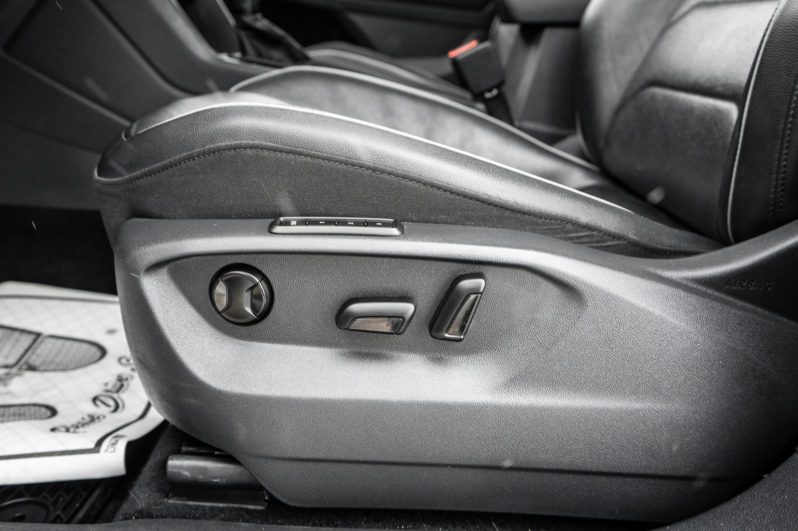 2020 Volkswagen Tiguan SEL PREMIUM R-LINE-26