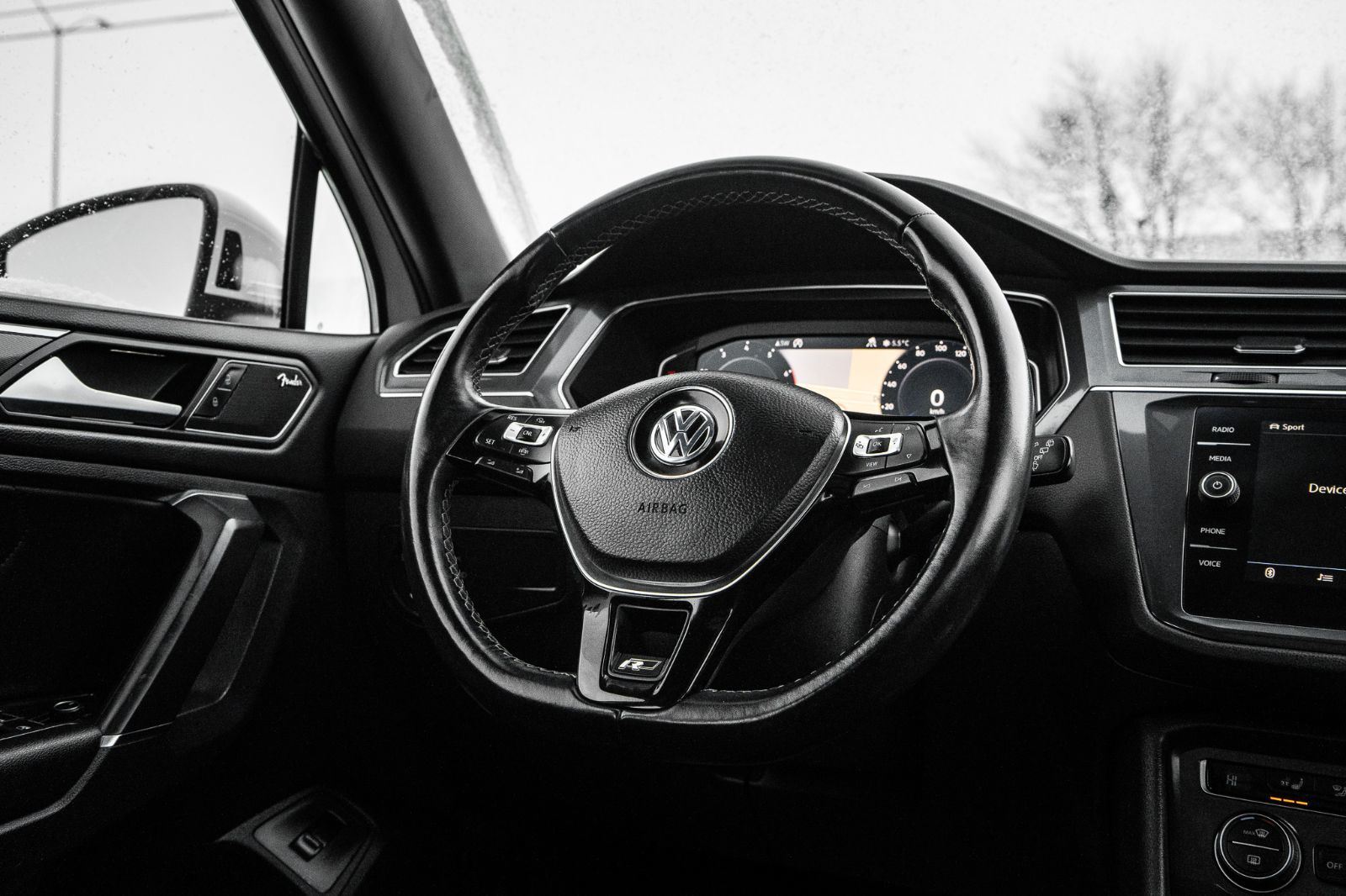 2020 Volkswagen Tiguan SEL PREMIUM R-LINE-10