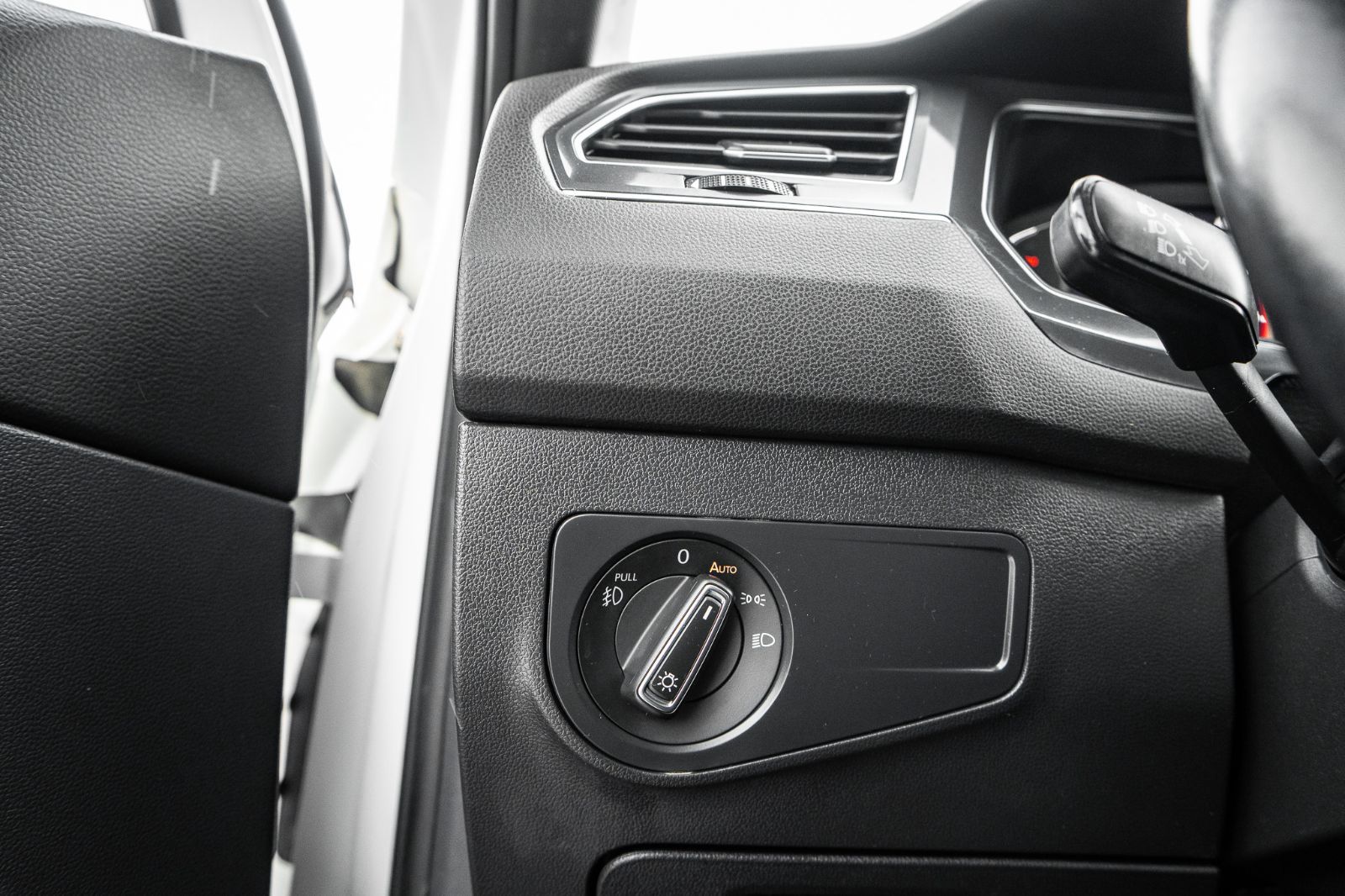 2020 Volkswagen Tiguan SEL PREMIUM R-LINE-23