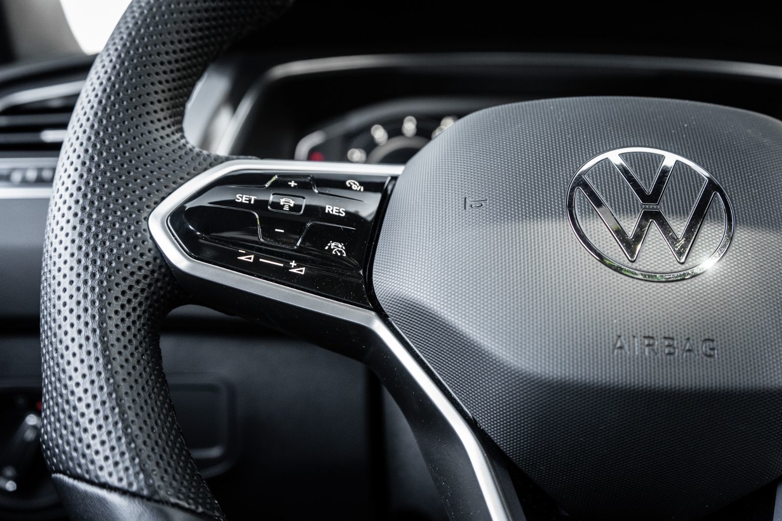 2022 Volkswagen Tiguan Highline R-Line-11