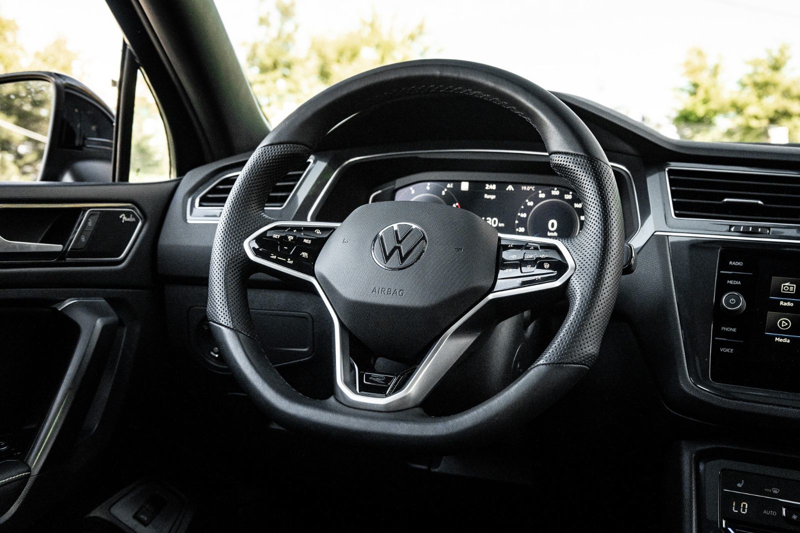 2022 Volkswagen Tiguan Highline R-Line-10