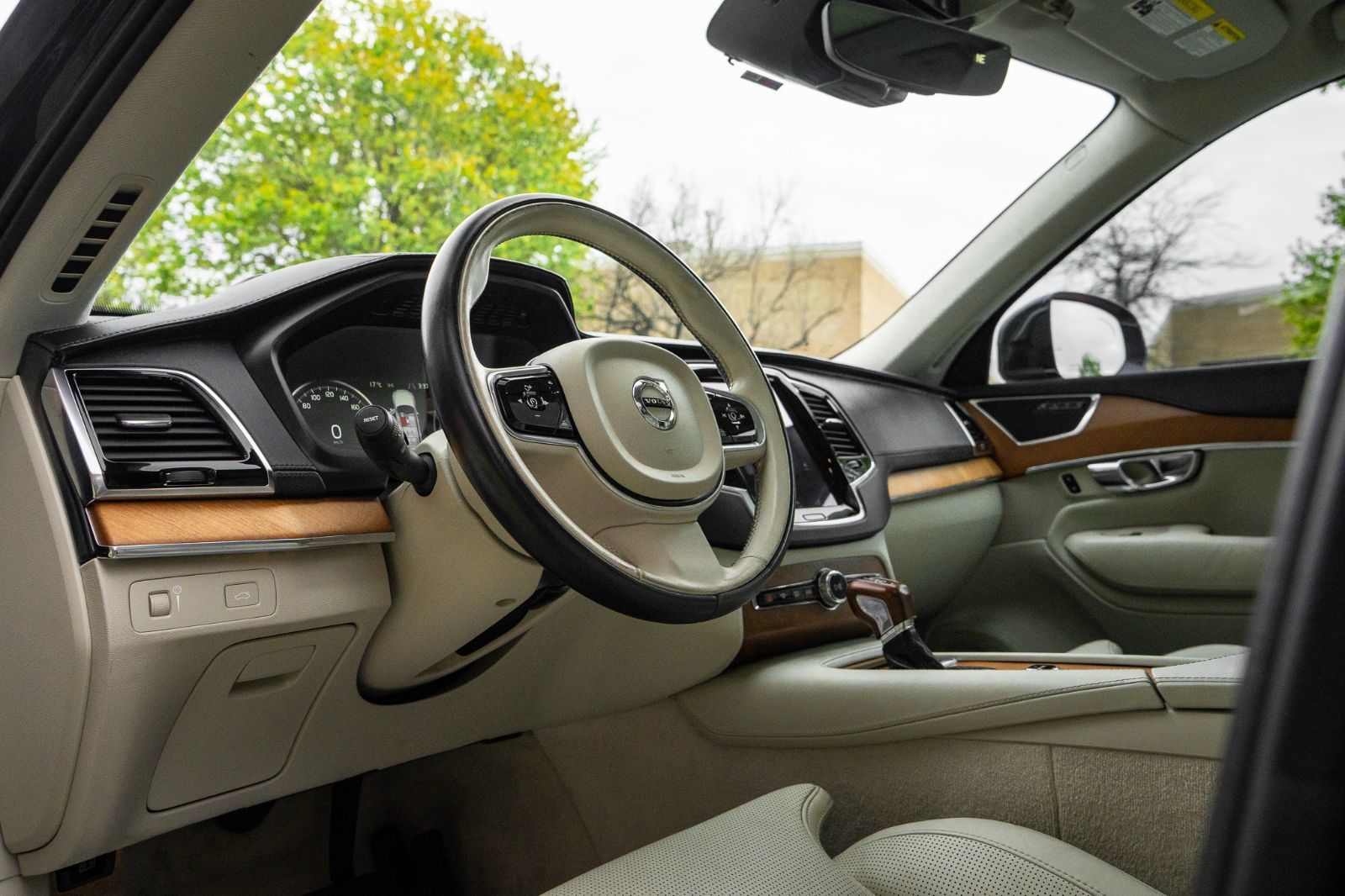 2016 Volvo XC90 T6 Inscription-24