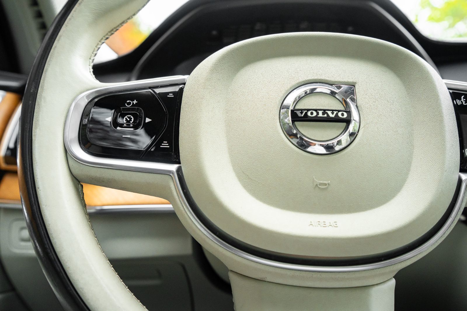 2016 Volvo XC90 T6 Inscription-11
