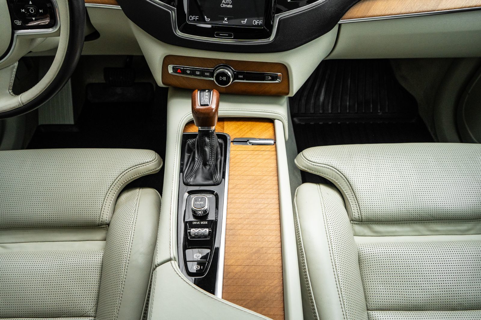 2016 Volvo XC90 T6 Inscription-9