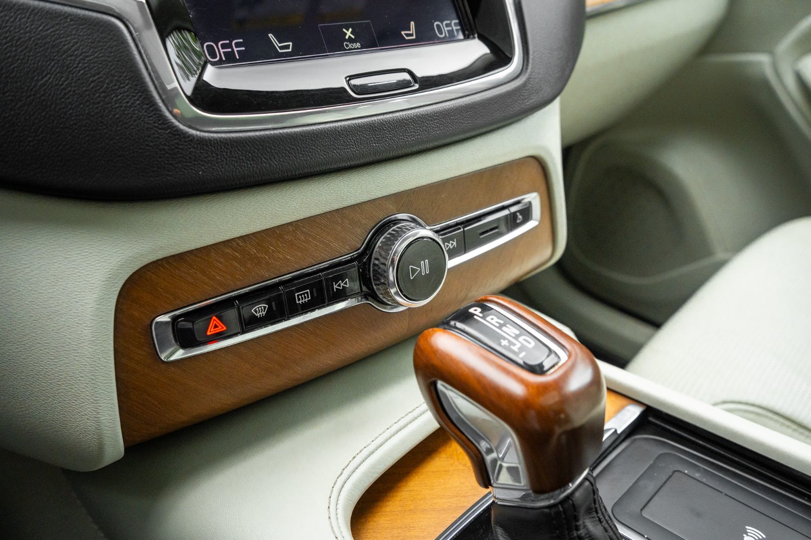 2016 Volvo XC90 T6 Inscription-15
