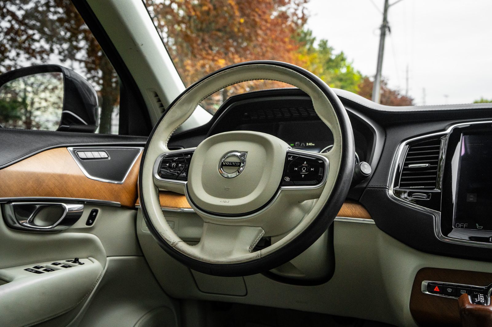 2016 Volvo XC90 T6 Inscription-10