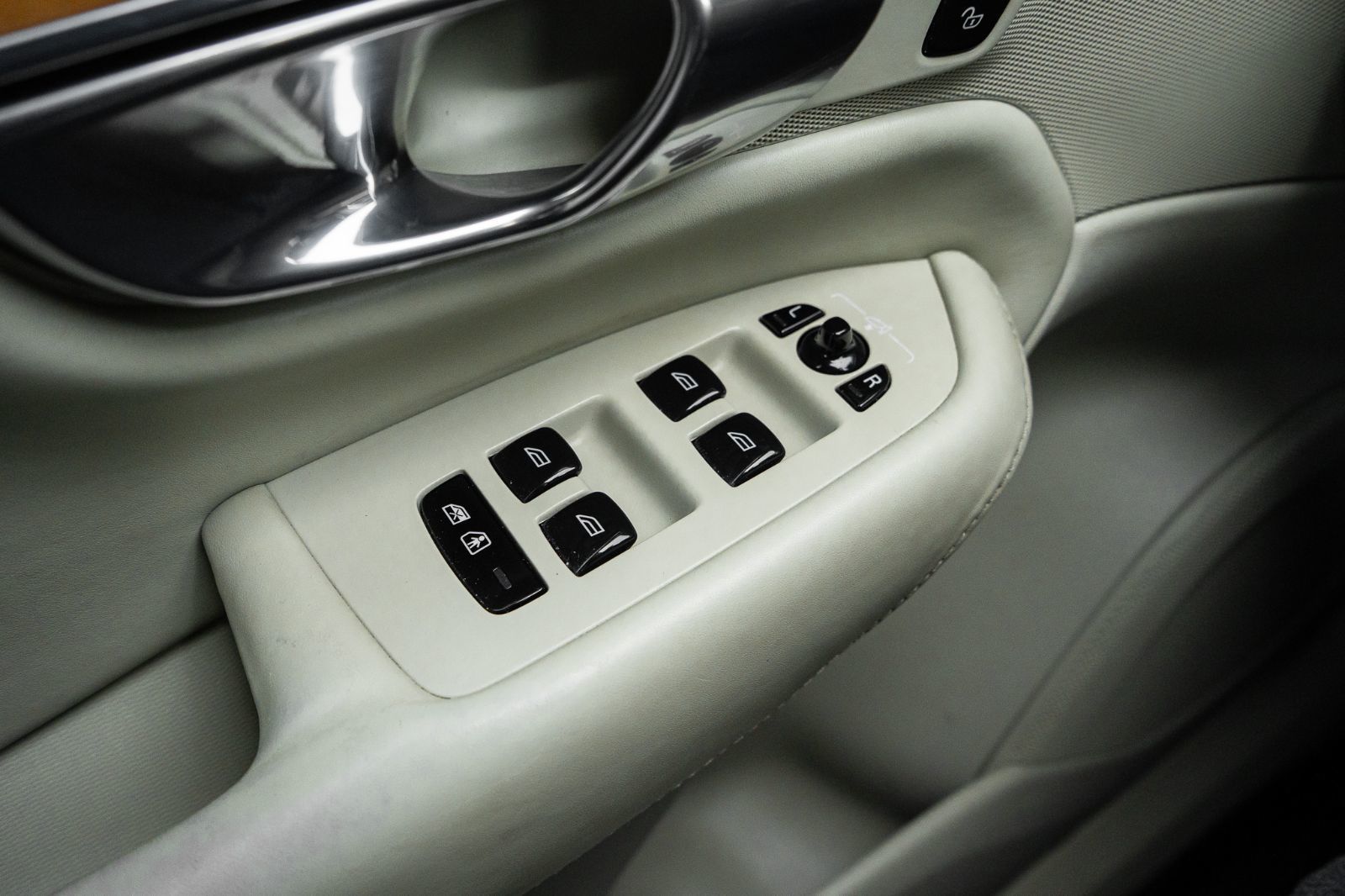 2016 Volvo XC90 T6 Inscription-23