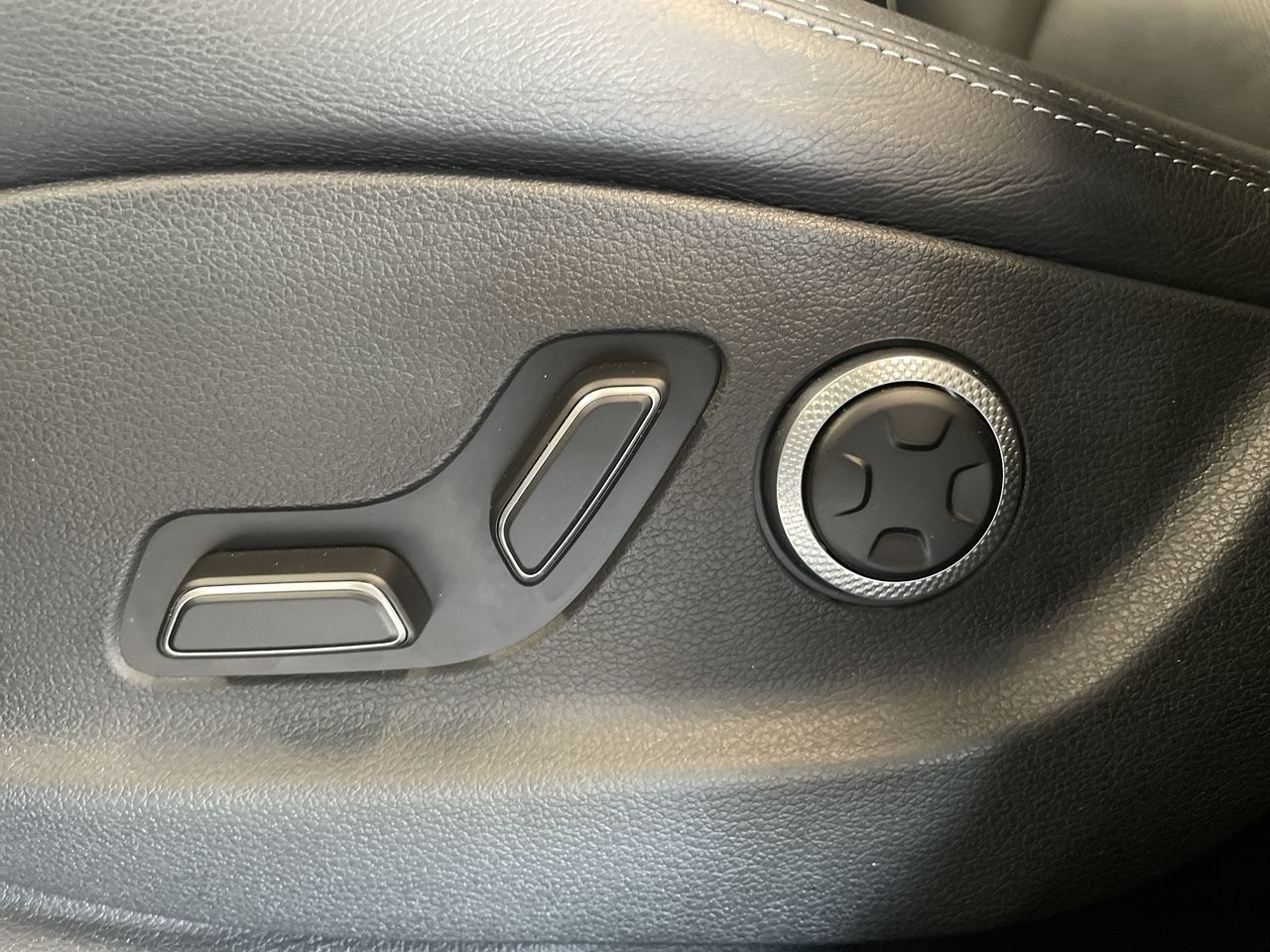 2025  GV70