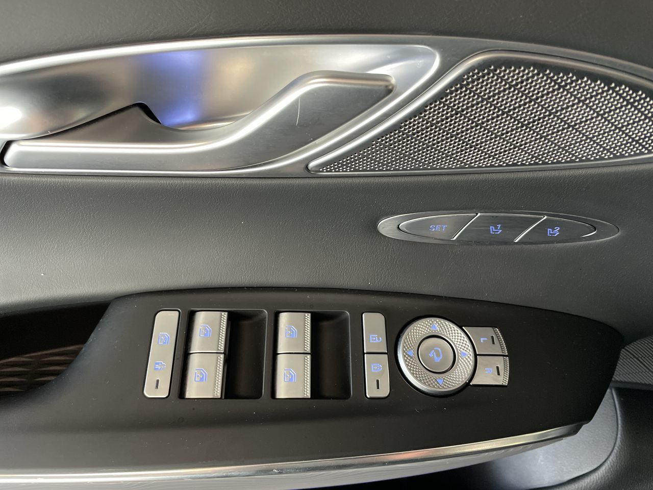 2025  GV70