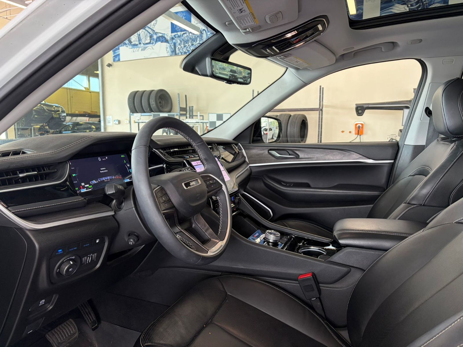2023 Jeep Grand Cherokee in Vancouver, British Columbia