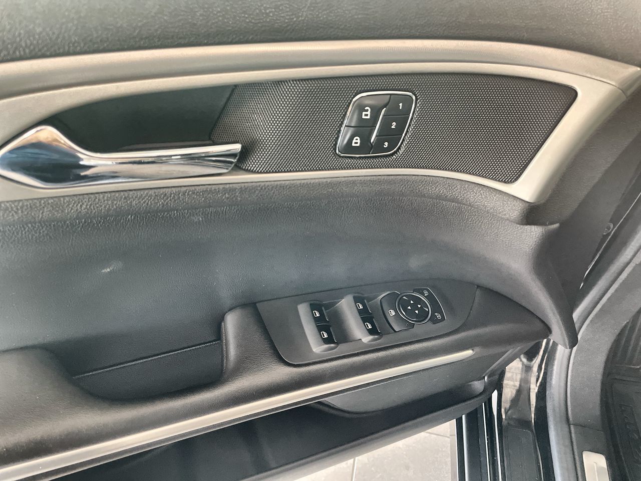 2013 Lincoln MKZ in Vancouver, British Columbia