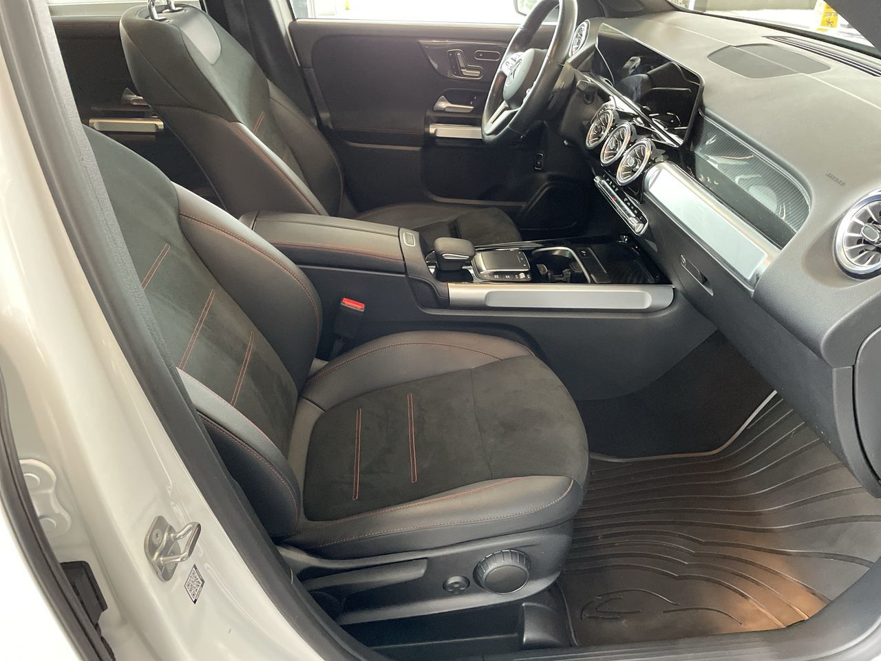 2023 Mercedes-Benz GLB250
