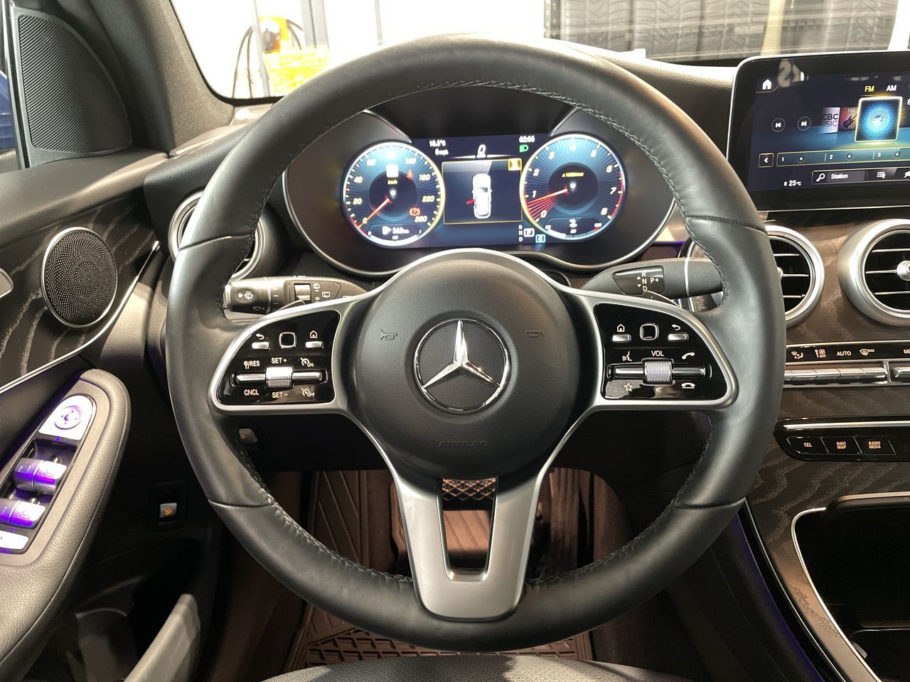 2022  GLC300
