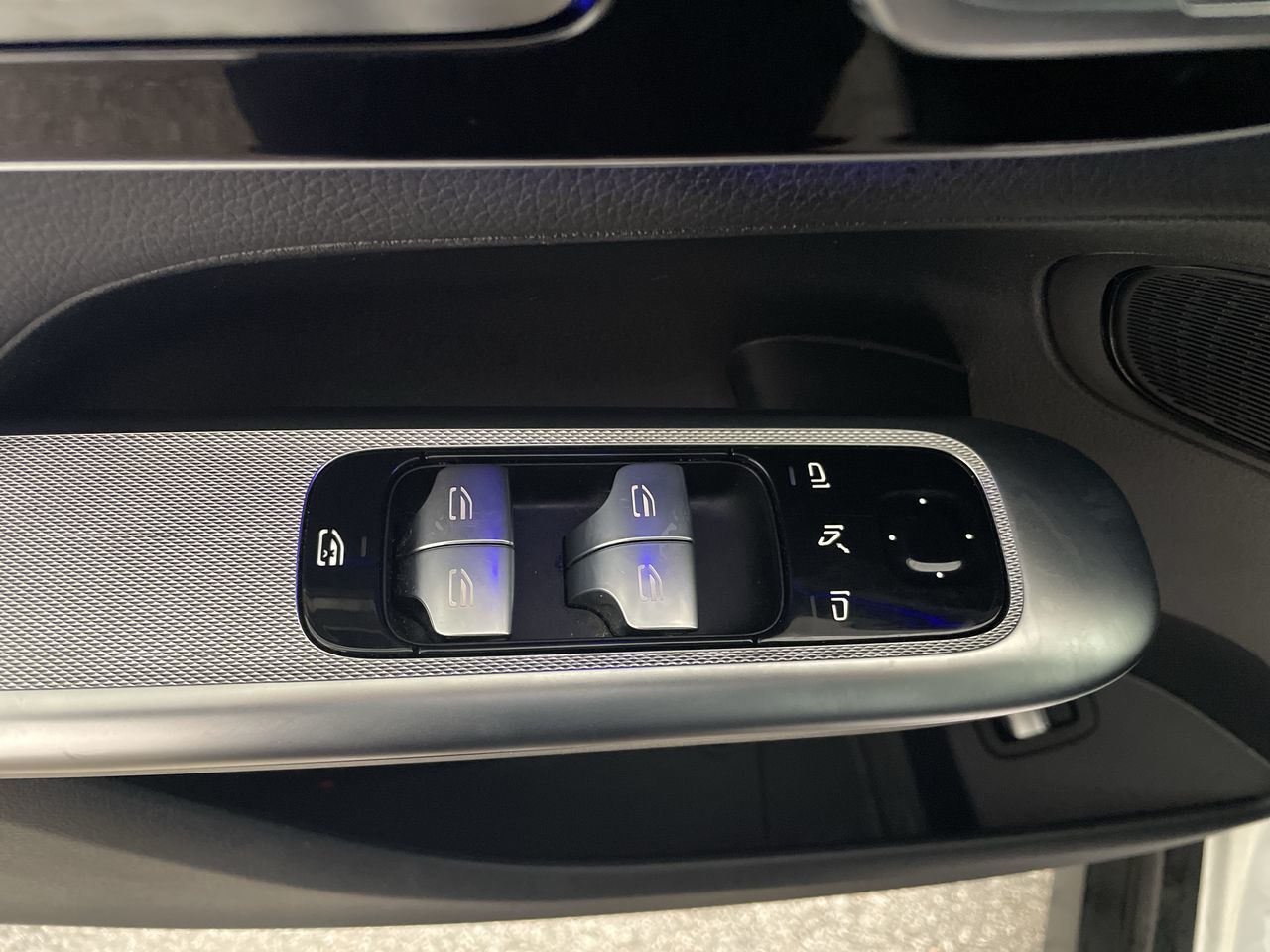 2024 Mercedes-Benz GLC300