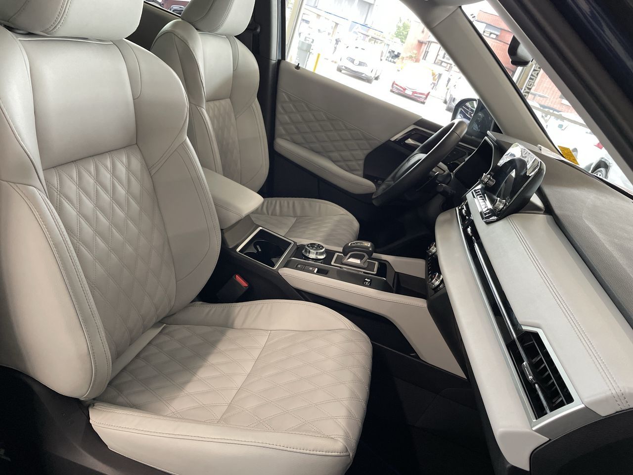 2025  Outlander Plug-In Hybrid