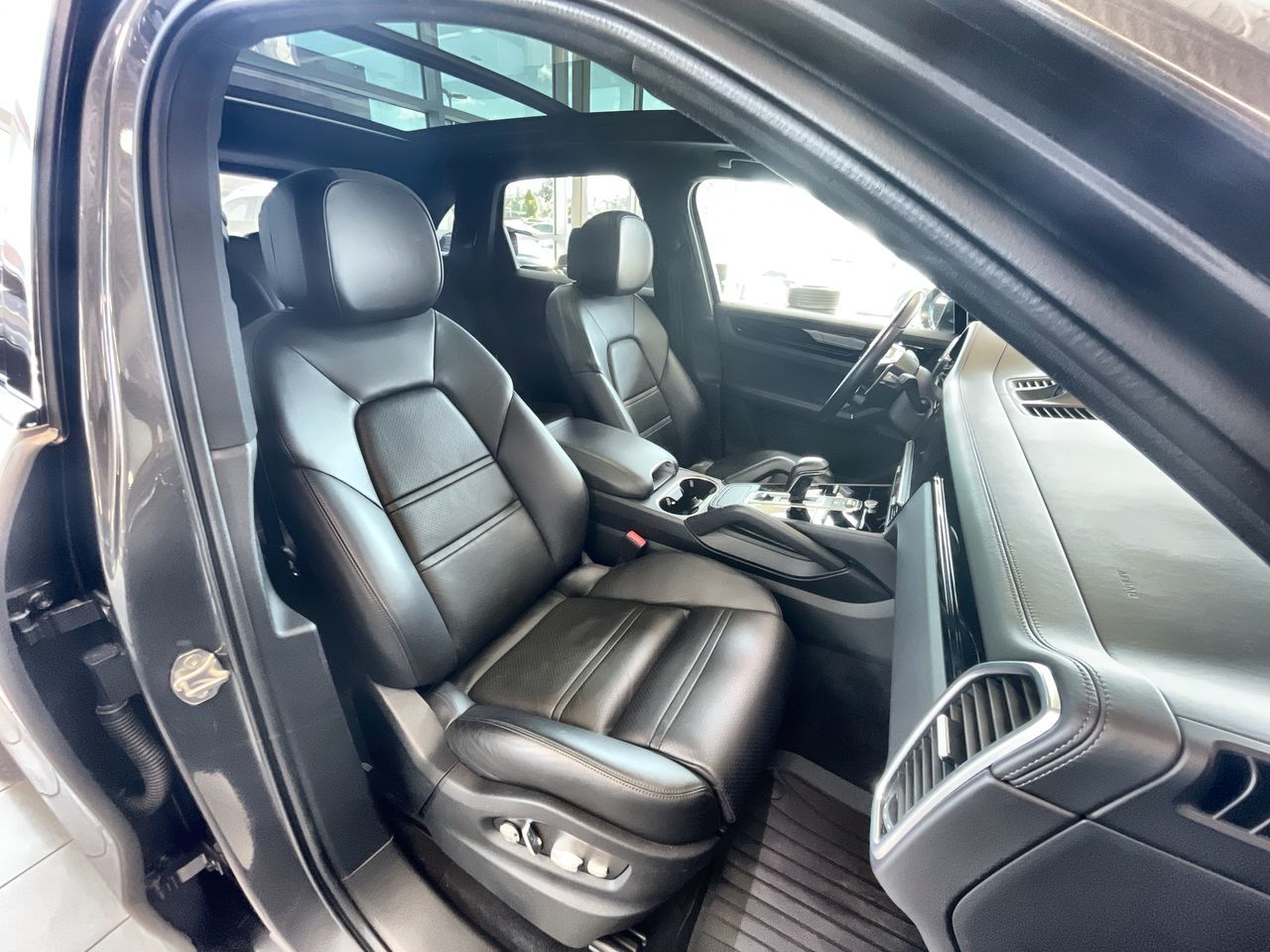 2020 Porsche Cayenne in Vancouver, British Columbia