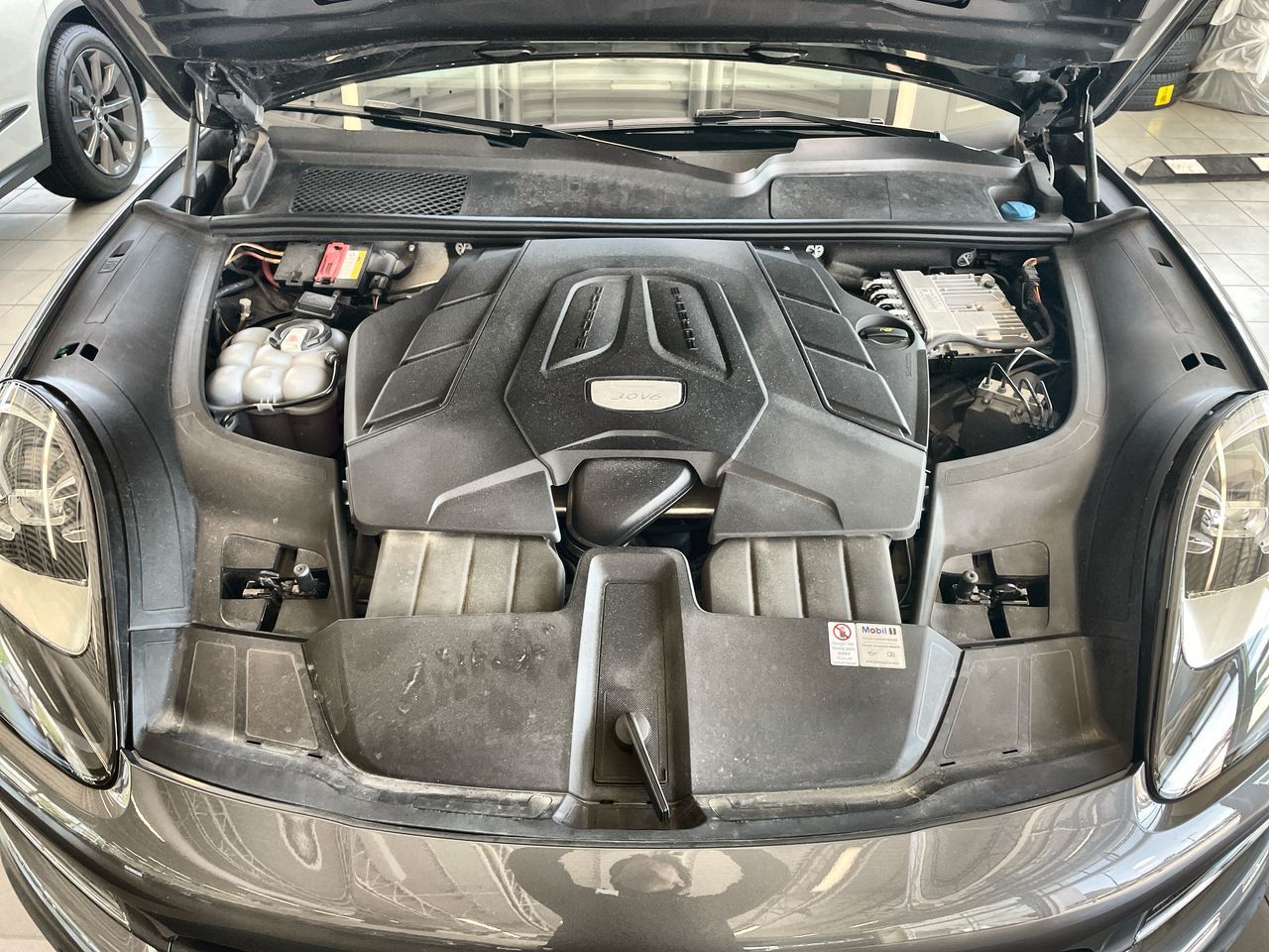2020 Porsche Cayenne in Vancouver, British Columbia